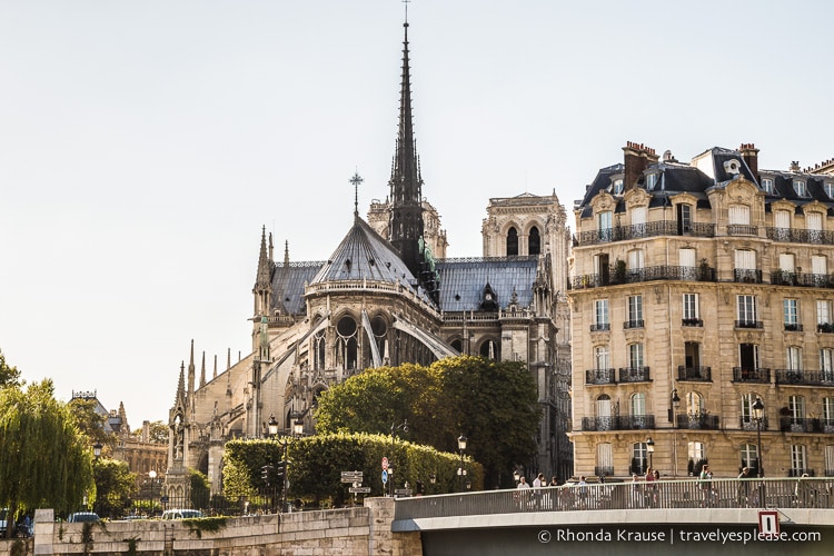 travelyesplease.com | Île de la Cité- An Island in the Heart of Paris 