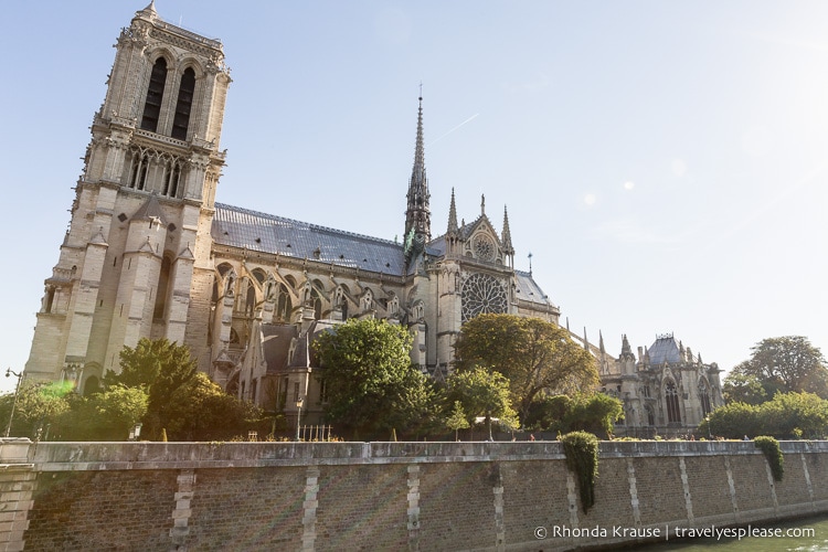 travelyesplease.com | Île de la Cité- An Island in the Heart of Paris 