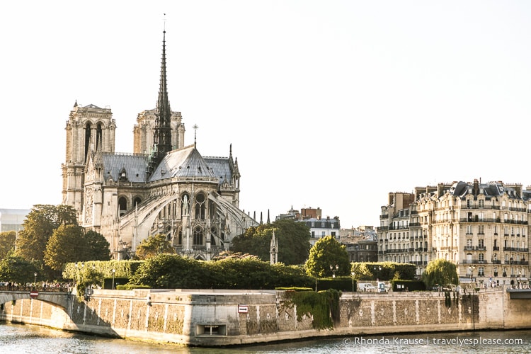 Île de la Cité- An Island in the Heart of Paris