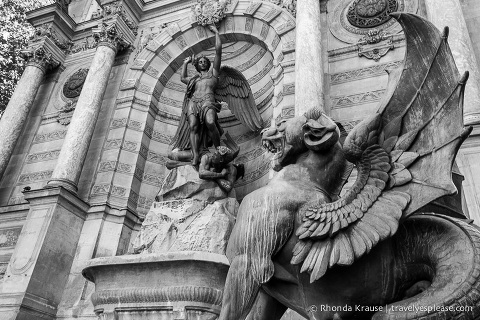 travelyesplease.com | Paris in Black and White- Photo Series | Fontaine Saint-Michel