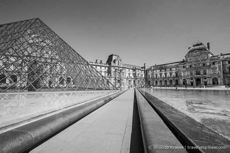 travelyesplease.com | Paris in Black and White- Photo Series | The Louvre