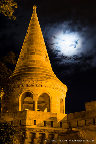 travelyesplease.com | Europe at Night: A Photo Series | Budapest, Hungary