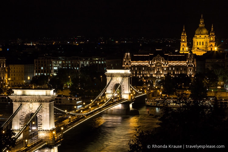 travelyesplease.com | Europe at Night: A Photo Series | Budapest, Hungary
