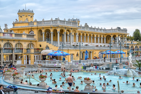 travelyesplease.com | Budapest Spas- Reviews and Tips for Visiting | Széchenyi Spa