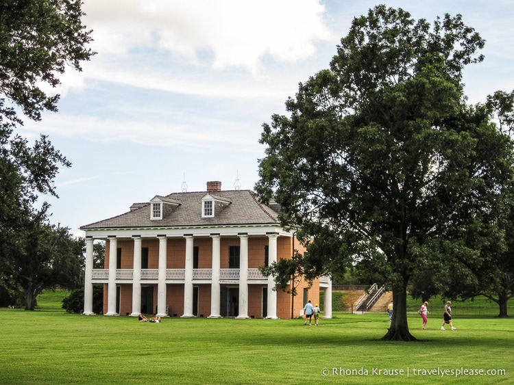 travelyesplease.com | New Orleans Day Trips- Swamps, Battlefields, and Plantations