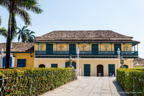 Casa de Aldeman Ortiz and Trinidad's Plaza Mayor.