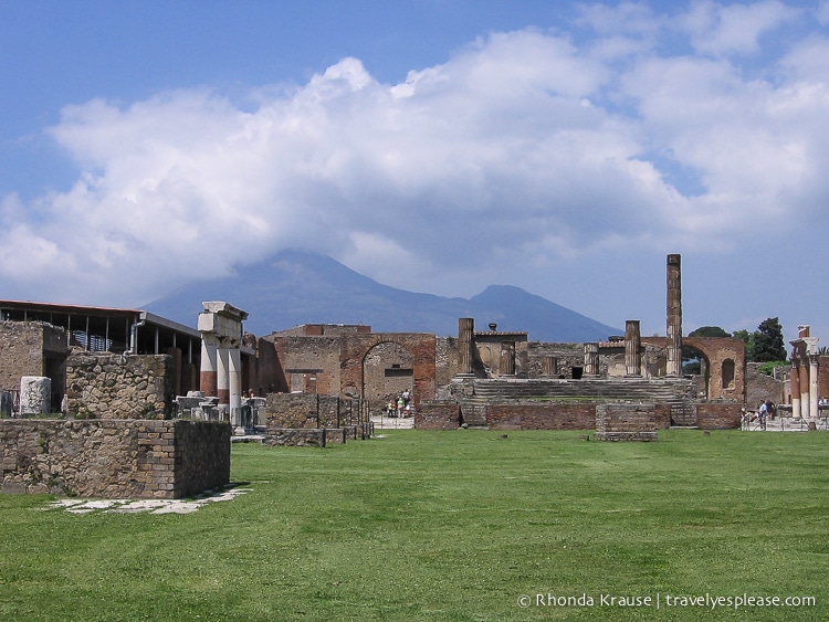 travelyesplease.com | Photo of the Week: Pompeii and Mt. Vesuvius