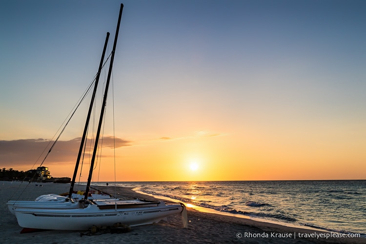 travelyesplease.com | Colours of Cuba- Photo Series