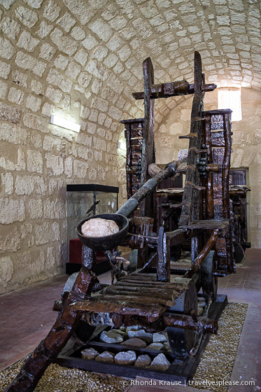 Catapult at the Museo de Fortificaciones y Armas.