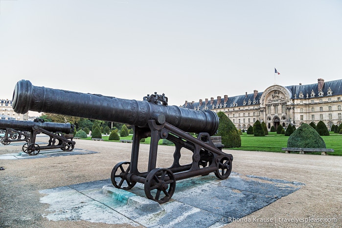 Canons outside Les Invalides.