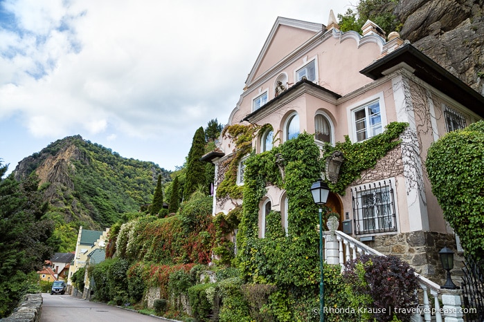 travelyesplease.com | Discovering the Beauty and Intrigue of Dürnstein