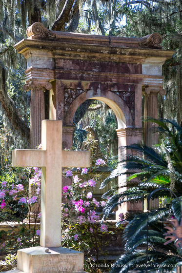 travelyesplease.com | The Haunting Beauty of Bonaventure Cemetery, Savannah