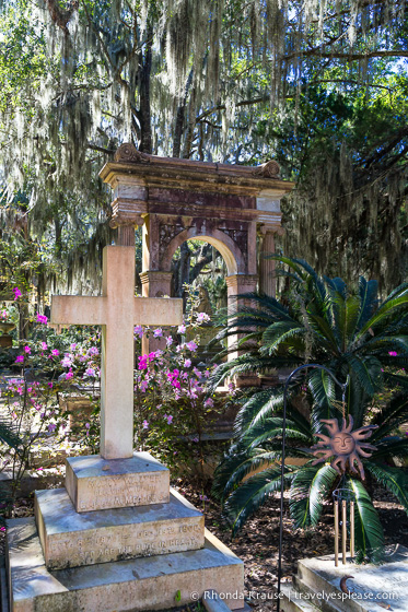 travelyesplease.com | The Haunting Beauty of Bonaventure Cemetery, Savannah