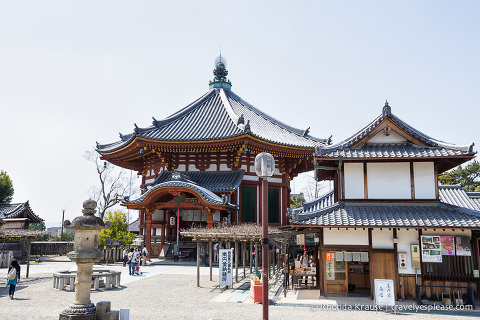 travelyesplease.com | Exploring Nara Park- Temples, Shrines and Deer!