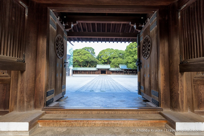 travelyesplease.com | Visiting Meiji Shrine- Tokyo's Most Important Shinto Shrine