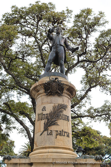 Statue in Plaza 25 de Mayo in Sucre.