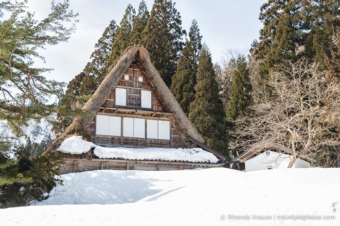 travelyesplease.com | Visiting Gokayama- Enjoying Historic Architecture and Traditional Crafts in Ainokura Village