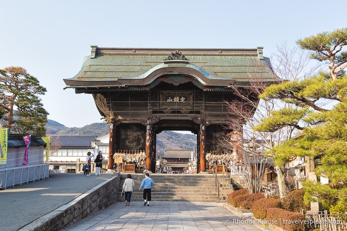 travelyesplease.com | Tour of Zenko-ji Temple- Nagano, Japan