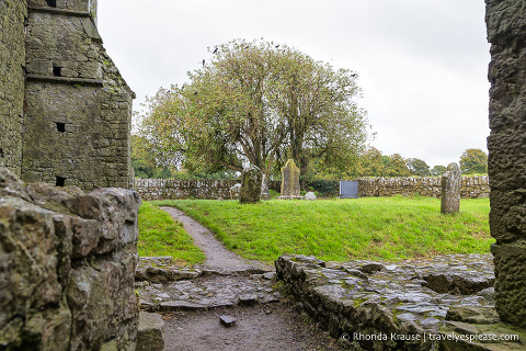 travelyesplease.com | The Atmospheric Ruins of Hore Abbey- Cashel, Ireland