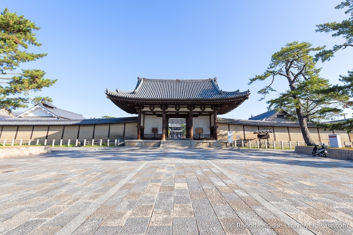 travelyesplease.com / besøg Horyu-ji-templet - verdens ældste træbygninger