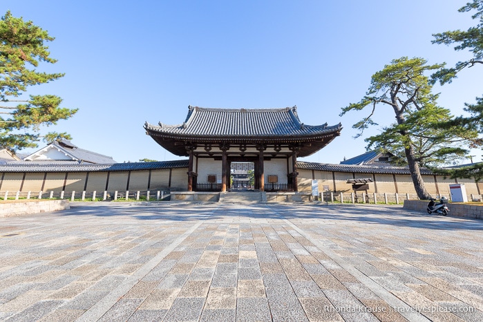 travelyesplease.com / besöker Horyu-ji-templet - världens äldsta träbyggnader