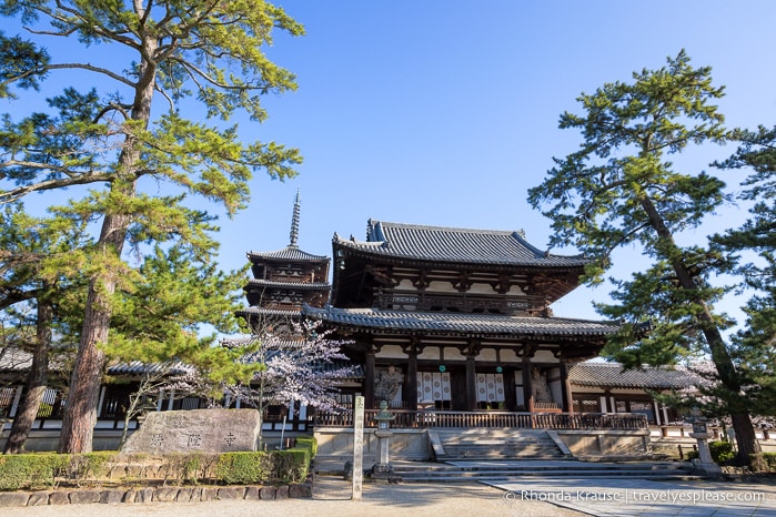 travelyesplease.com / besøg Horyu-ji-templet - verdens ældste træbygninger