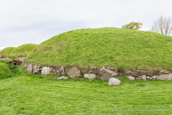 travelyesplease.com | Brú na Bóinne- Visiting Newgrange and Knowth Passage Tombs