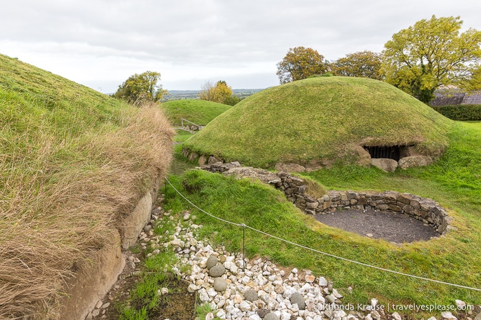 travelyesplease.com | Brú na Bóinne- Visiting Newgrange and Knowth Passage Tombs