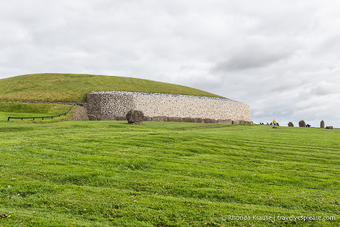 travelyesplease.com | Visiting Brú na Bóinne- Newgrange and Knowth Passage Tombs