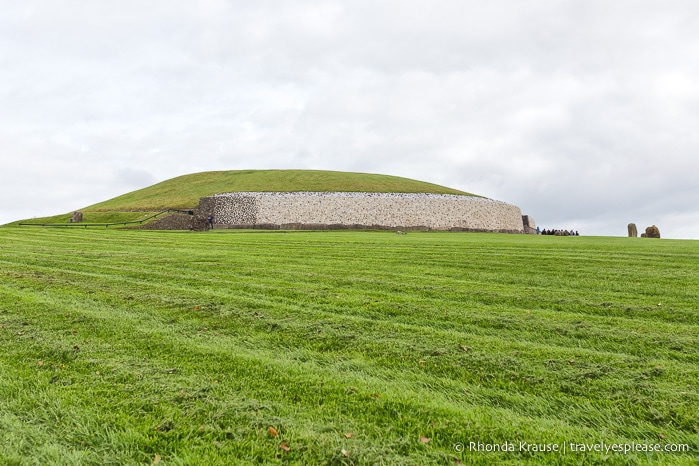 travelyesplease.com | Visiting Brú na Bóinne- Newgrange and Knowth Passage Tombs