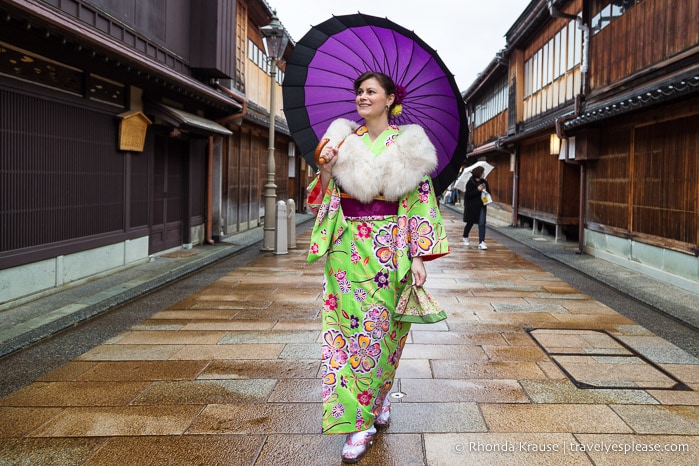 Walking around Kanazawa in a rented kimono