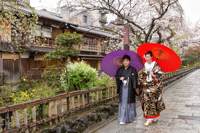 Japan bucket list- Wear a kimono (young couple walking down a street in Kyoto wearing traditional kimonos)