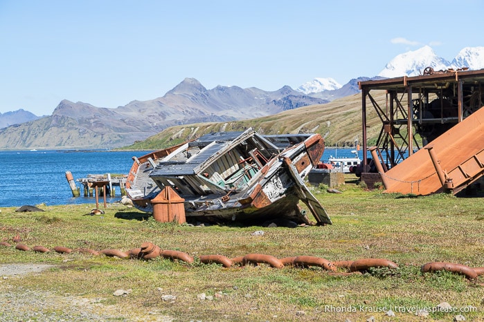 Old boat and ruined building at Grytviken whaling station