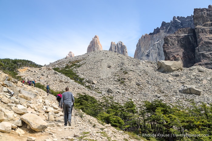 Hiking up the rock pile to Mirador las Torres.