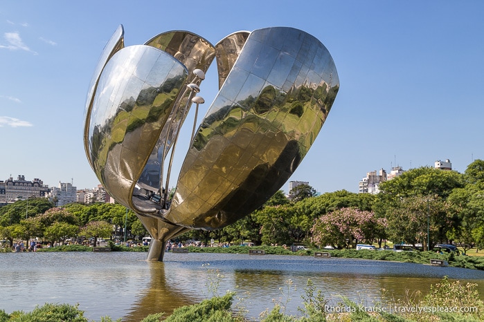 Places to see on a Buenos Aires bike tour- Floralis Generica.