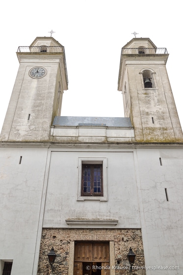 Exterior of the Basilica of the Holy Sacrament in Colonia del Sacramento.