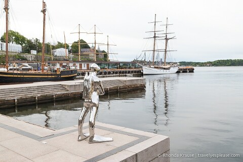 Scuba diver sculpture at Oslo’s harbour.