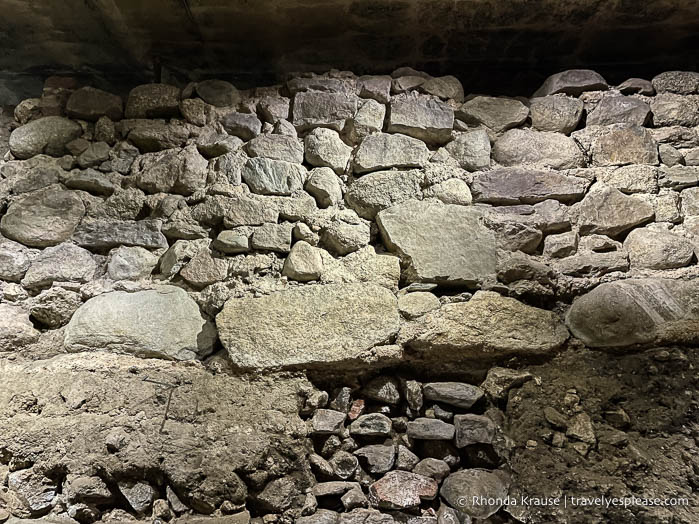 Stone wall underground at DOMunder.