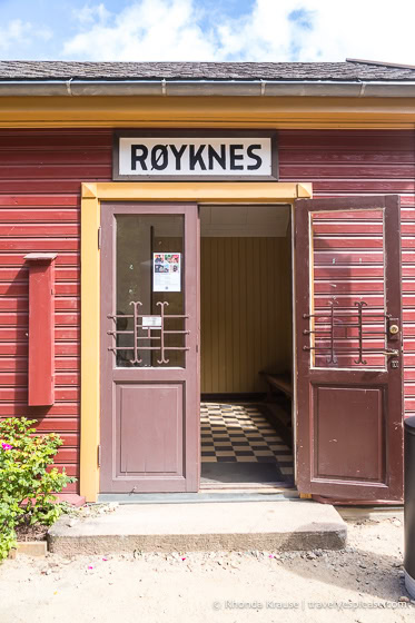 Doorway to Royknes station.
