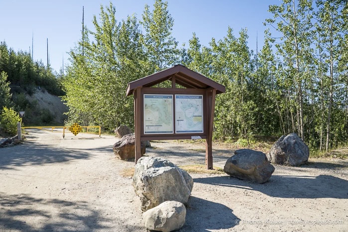 Maps and gate at the trailhead.