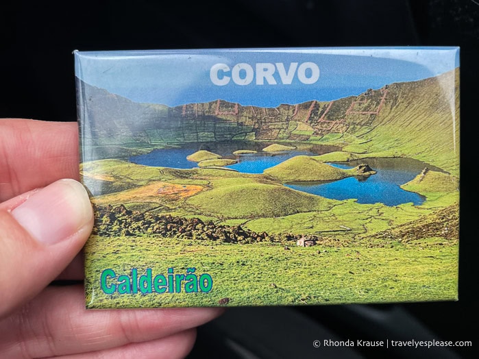 Souvenir magnet of the Corvo caldeirao.