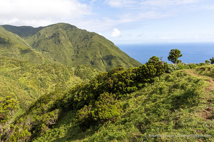 Serra do Topo mountains with the ocean in the background. 