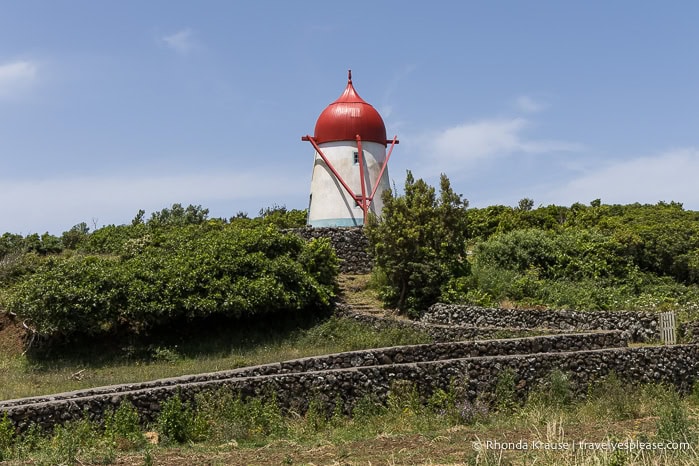 Moinho de Vento, a red and white windmill.